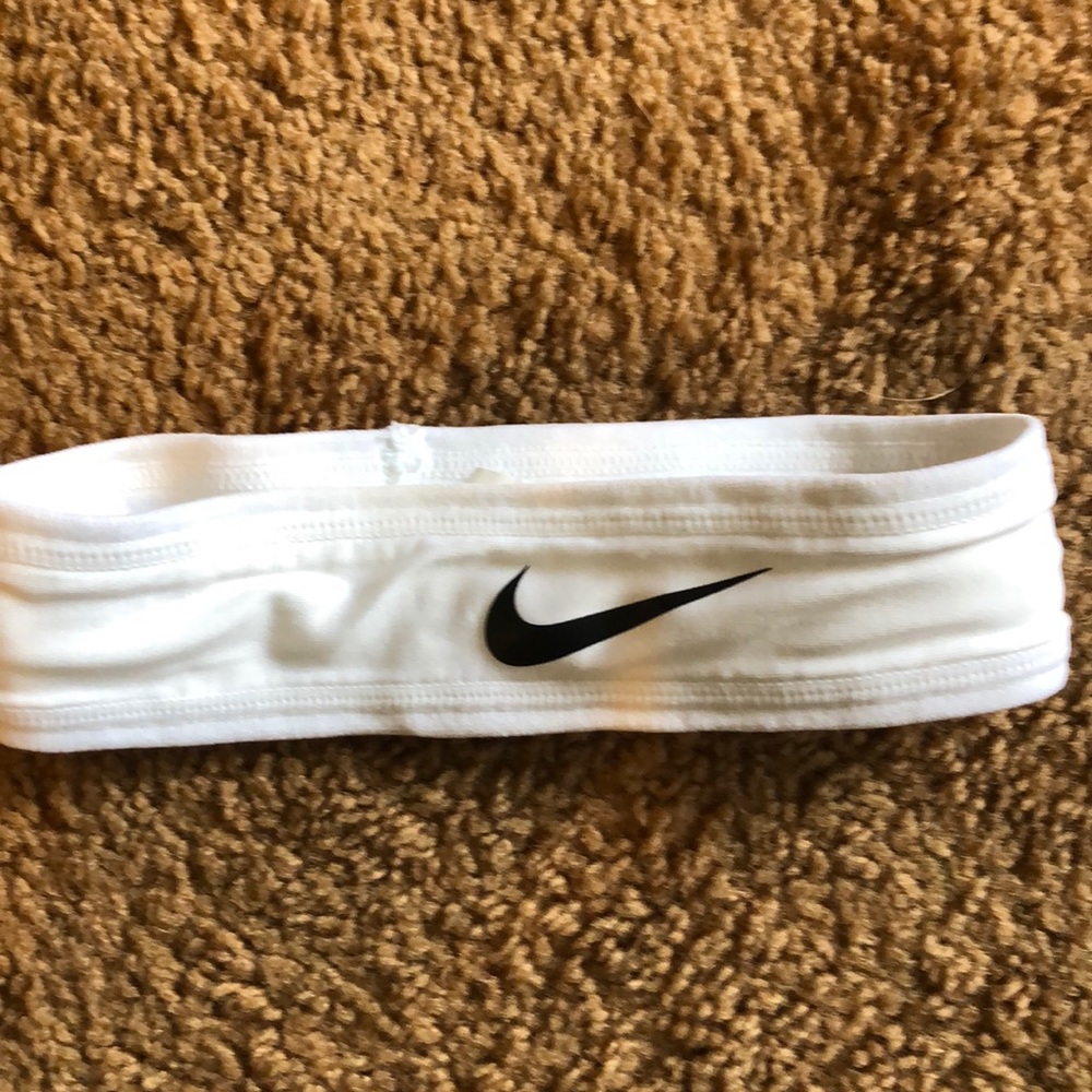 Never worn Nike headband